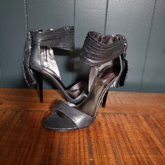 Guess Roxanne shoes size 8M - Picture 1 of 7